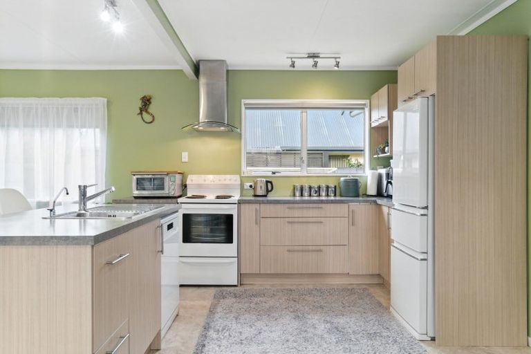 Photo of property in 2 Kirkpatrick Place, Papamoa Beach, Papamoa, 3118