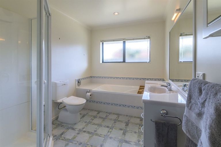 Photo of property in 52 Campion Road, Waikanae Beach, Waikanae, 5036