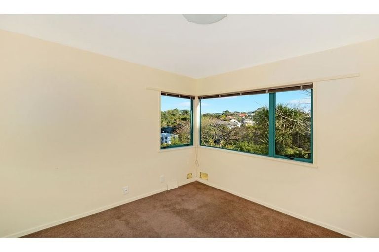Photo of property in 2/23 Barker Rise, Northcross, Auckland, 0632