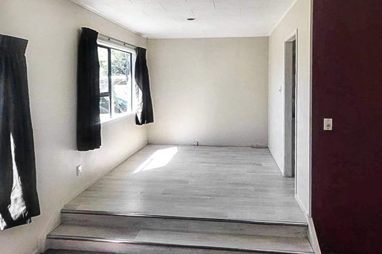 Photo of property in 6 Santiago Crescent, Unsworth Heights, Auckland, 0632