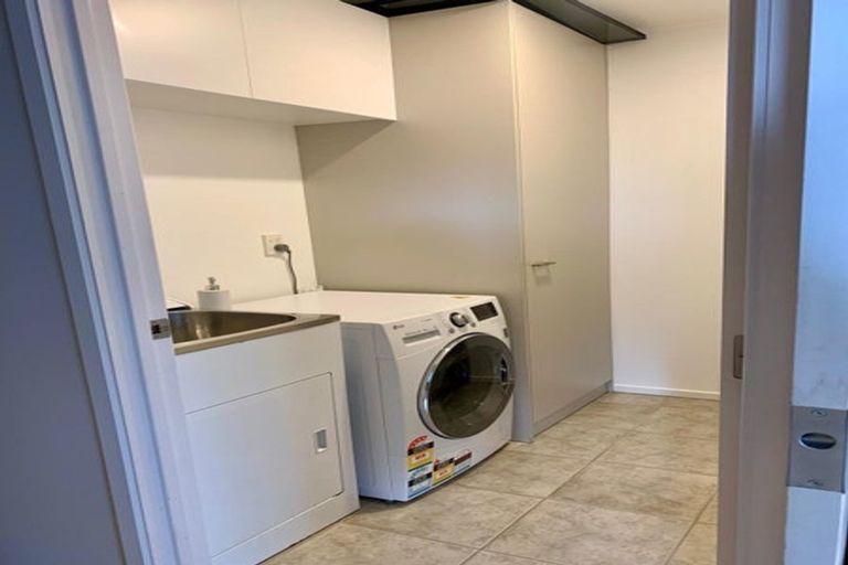 Photo of property in 1/9 Broderick Road, Johnsonville, Wellington, 6037