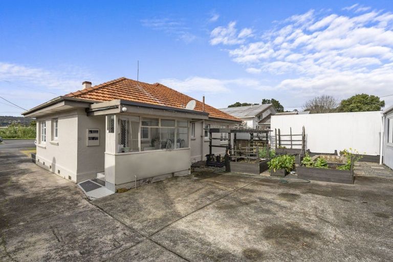 Photo of property in 2 Keays Road, Avenues, Whangarei, 0110