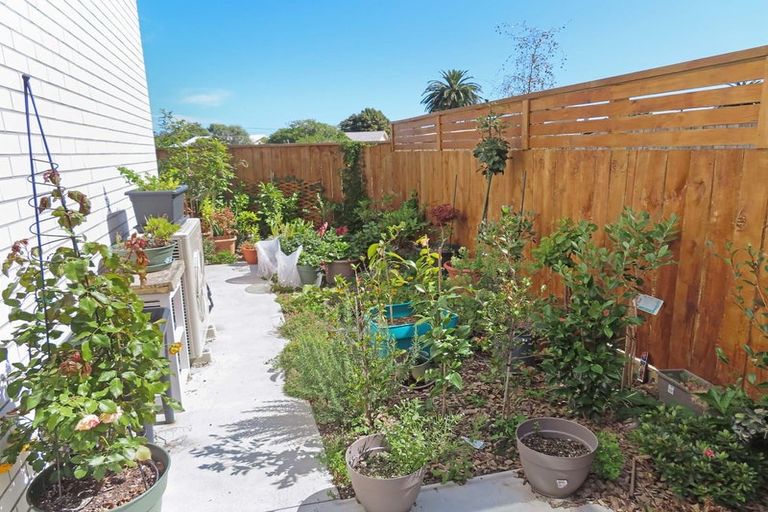 Photo of property in 26 Kauamo Close, Waiwhetu, Lower Hutt, 5010