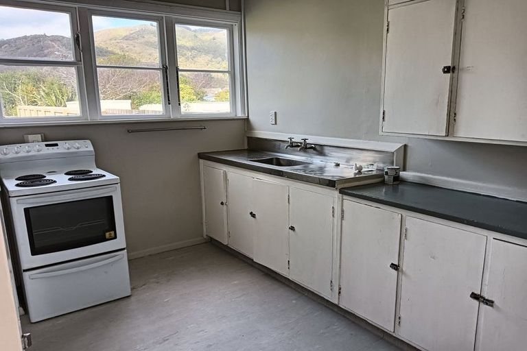 Photo of property in 4 Bertram Grove, Naenae, Lower Hutt, 5011