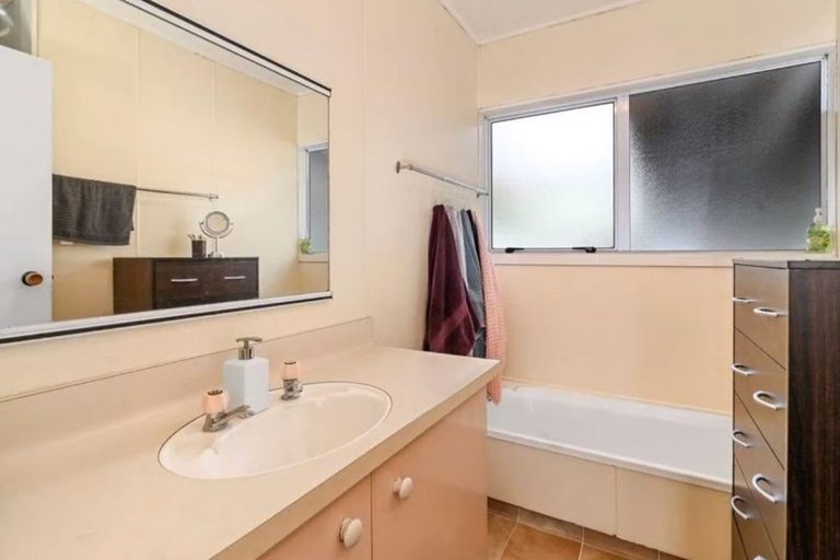 Photo of property in 43a Aquarius Drive, Kawaha Point, Rotorua, 3010