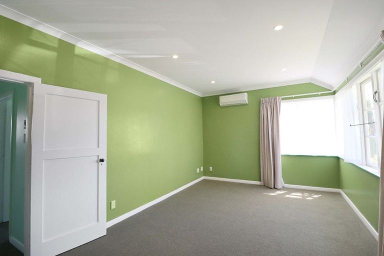 Photo of property in 70 Durham Crescent, Fairfield, Lower Hutt, 5011