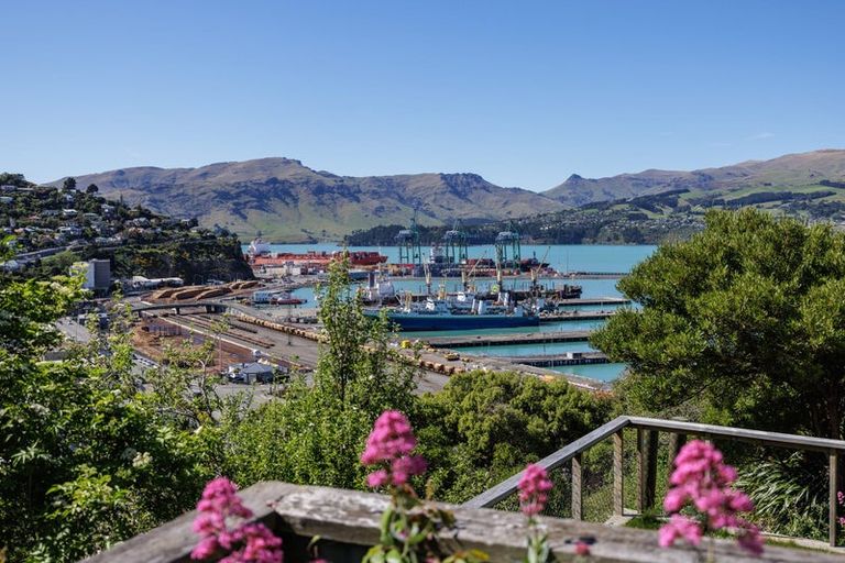 Photo of property in 12 Ticehurst Road, Lyttelton, 8082