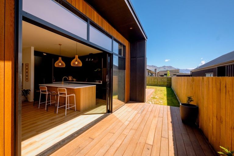 Photo of property in 4 Courthill Lane, Wanaka, 9305