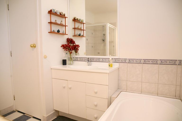 Photo of property in 13 Anton Place, Takanini, 2112