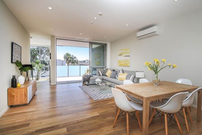 Photo of property in 42 Regent Street, Devonport, Auckland, 0624