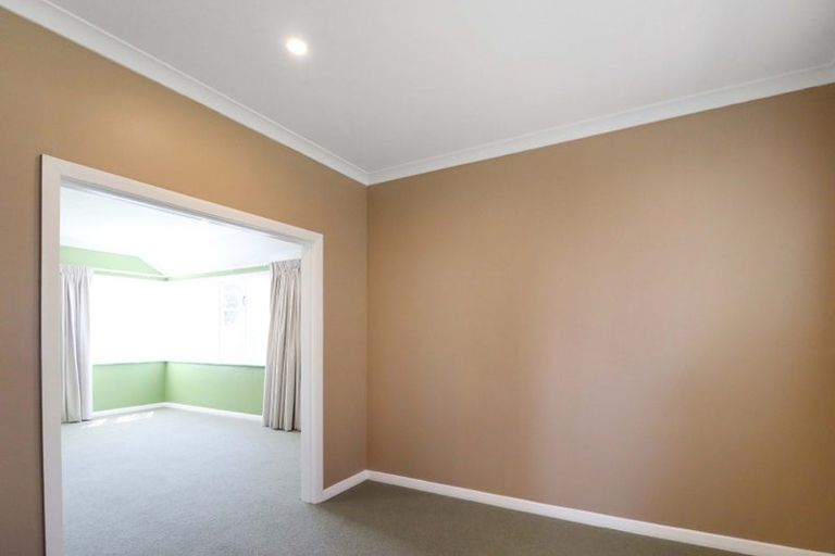 Photo of property in 70 Durham Crescent, Fairfield, Lower Hutt, 5011
