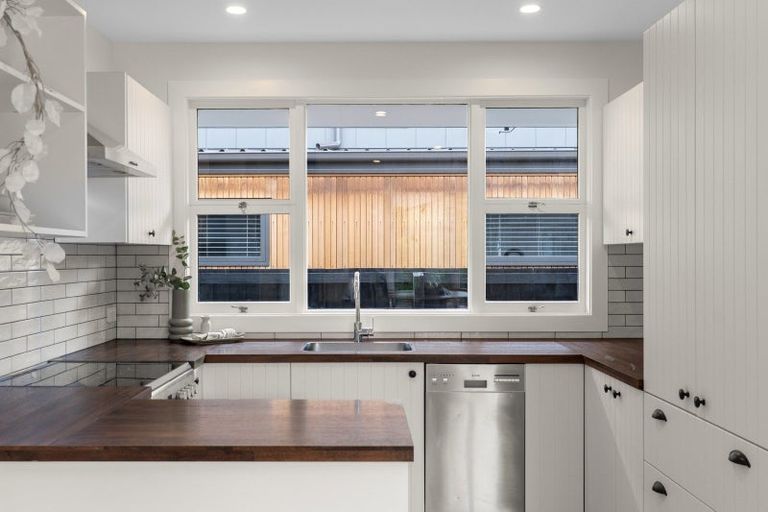 Photo of property in 40 Torquay Place, Bryndwr, Christchurch, 8053