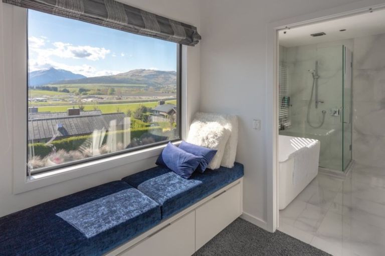 Photo of property in 2/27 Rannoch Drive, Jacks Point, Queenstown, 9371