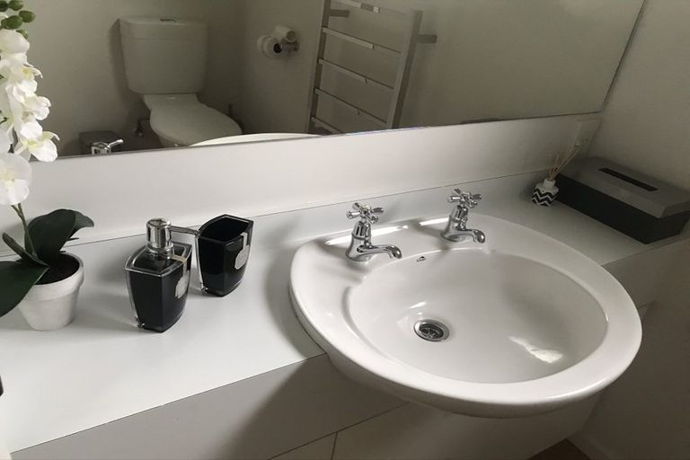 Photo of property in 2/39 Derby Street, St Albans, Christchurch, 8014