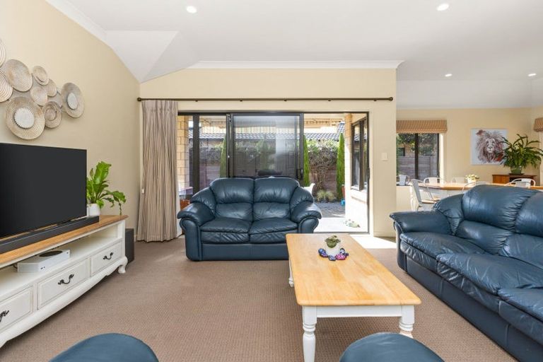 Photo of property in 6b Neeve Place, Taradale, Napier, 4112