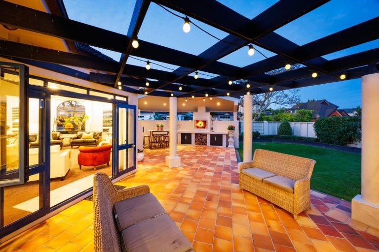 Photo of property in 2 Balmoral Drive, Terrace End, Palmerston North, 4410