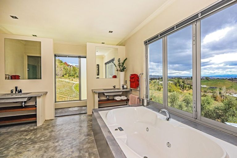 Photo of property in 137 Blackbarn Road, Havelock North, 4294