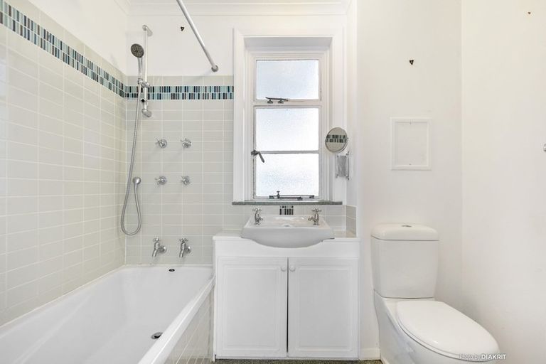 Photo of property in Nissen Court, 11g Hawker Street, Mount Victoria, Wellington, 6011