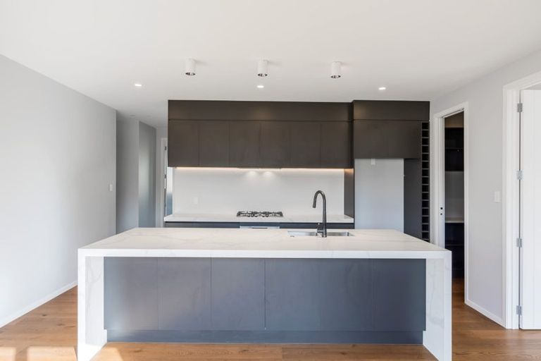 Photo of property in 15 Mcindoe Road, Kumeu, 0810