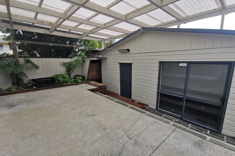 Photo of property in 141 Ennis Avenue, Pakuranga Heights, Auckland, 2010