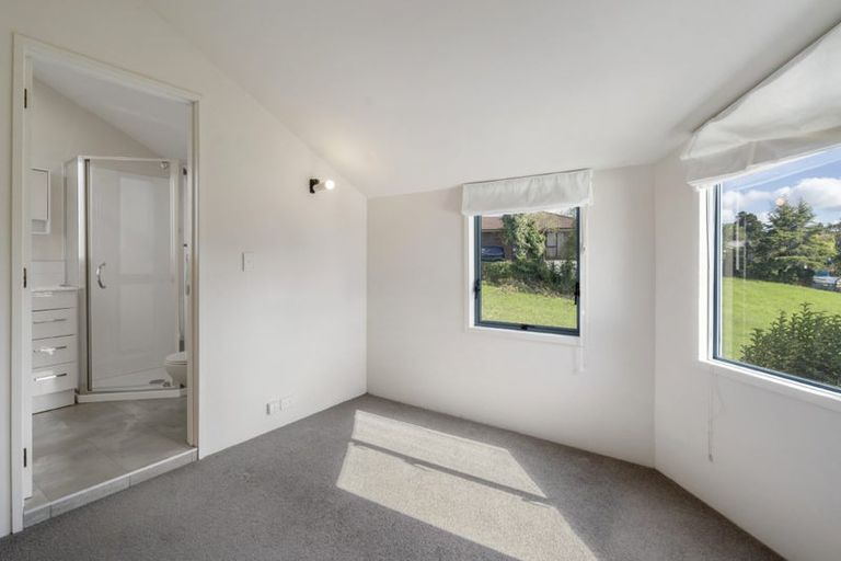 Photo of property in 11 Wilmington Place, Forrest Hill, Auckland, 0620