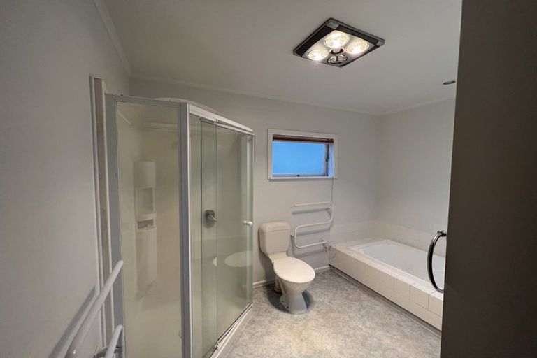 Photo of property in 752 East Coast Road, Pinehill, Auckland, 0630