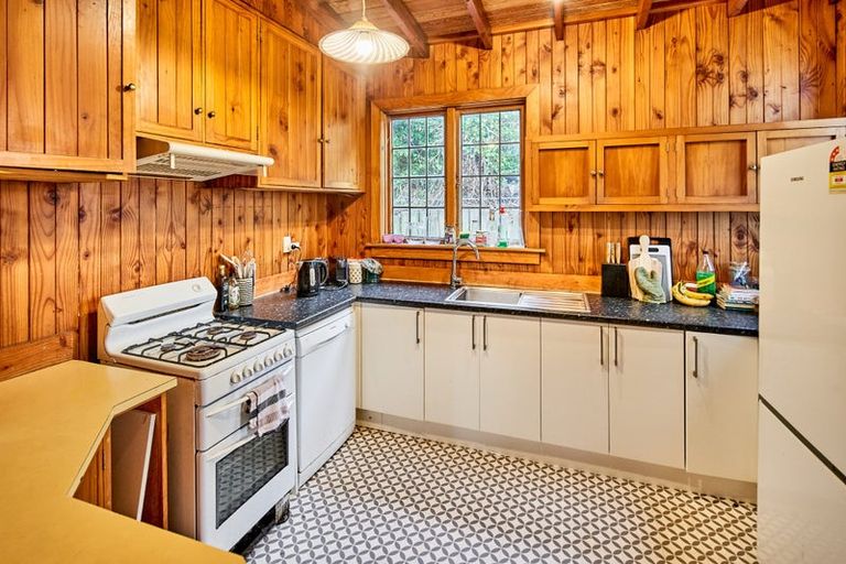 Photo of property in 64 Kelburn Parade, Kelburn, Wellington, 6012