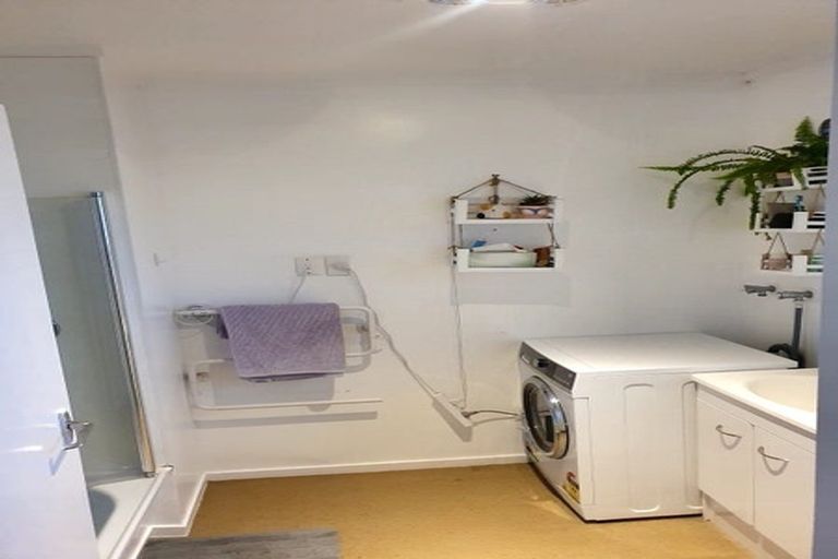 Photo of property in 5b Oldham Way, Crofton Downs, Wellington, 6035