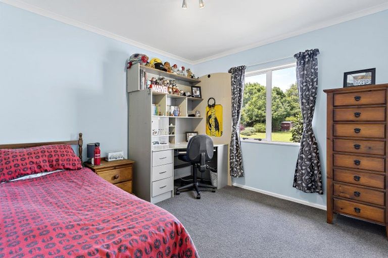 Photo of property in 2 Daffodil Grove, Carterton, 5713