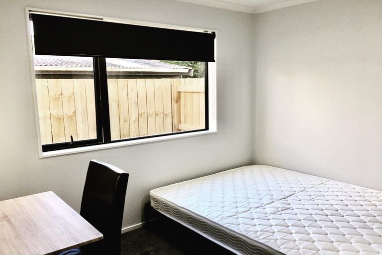 Photo of property in 425d Great South Road, Opaheke, Papakura, 2113