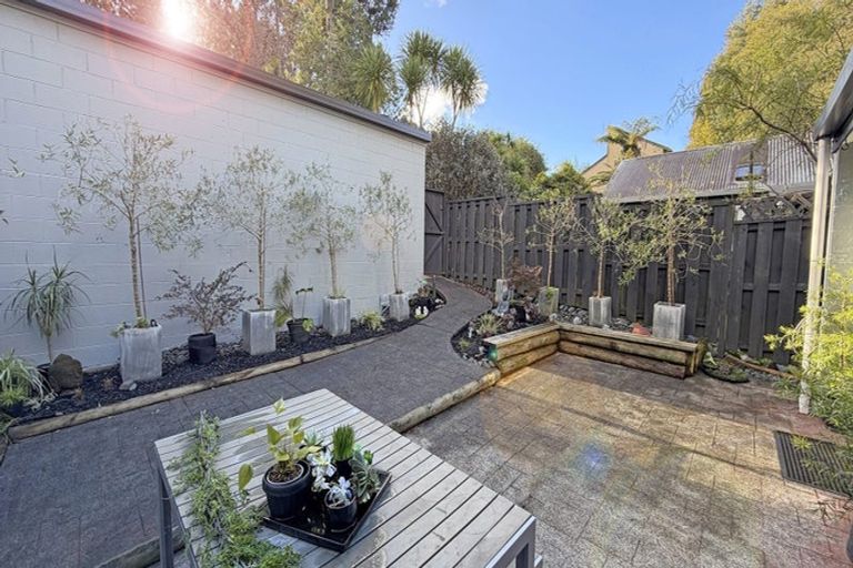 Photo of property in 1/9a Wyvern Place, Glenfield, Auckland, 0629