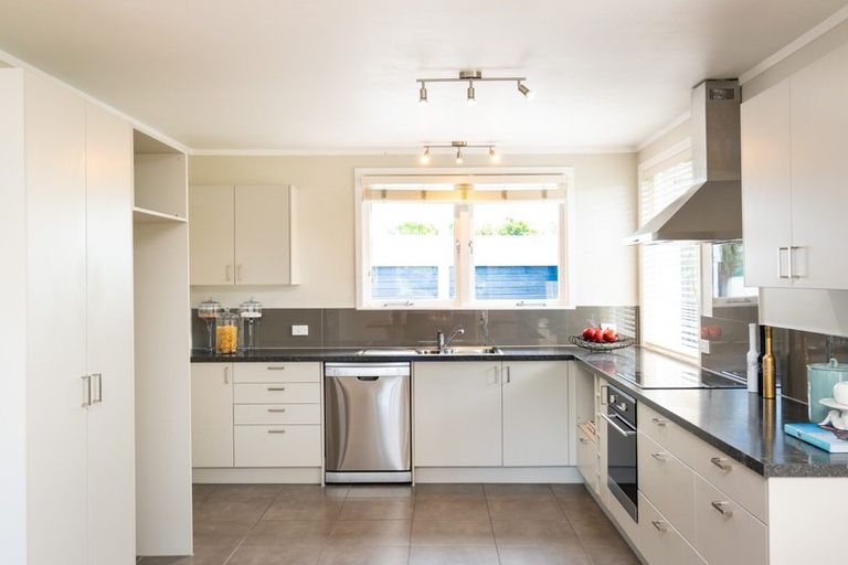 Photo of property in 11 Lipscombe Crescent, Havelock North, 4130