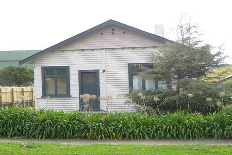 Photo of property in 10 Harbour Street, Moturoa, New Plymouth, 4310
