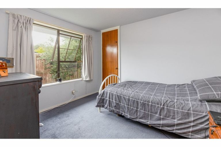 Photo of property in 2/37 Karnak Crescent, Russley, Christchurch, 8042