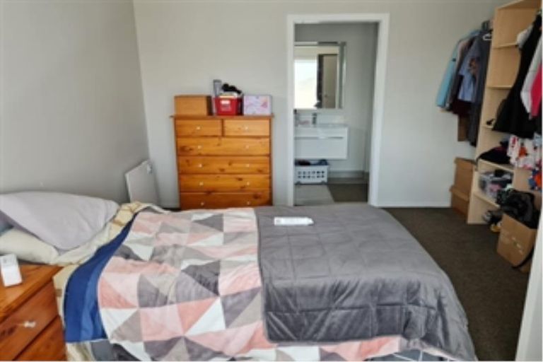 Photo of property in 9 Madeira Close, Whitby, Porirua, 5024