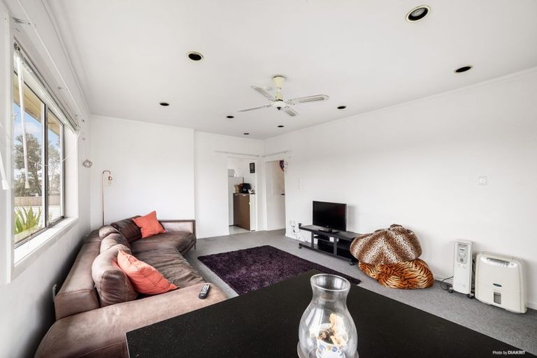 Photo of property in 320 Glenfield Road, Glenfield, Auckland, 0629