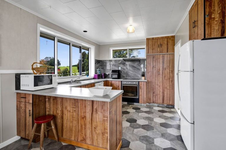 Photo of property in 200 Paraite Road, Paraite, New Plymouth, 4373