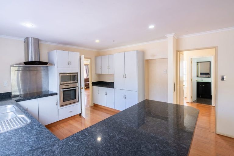 Photo of property in 2 Rosebank Avenue, Kelvin Grove, Palmerston North, 4414