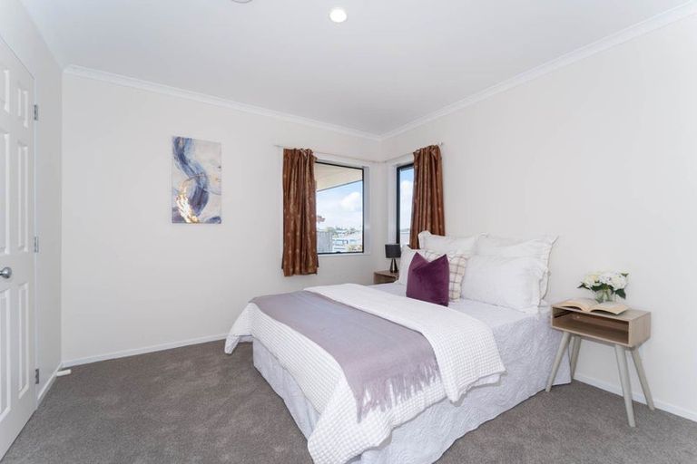 Photo of property in 17 Copplestone Place, New Lynn, Auckland, 0600