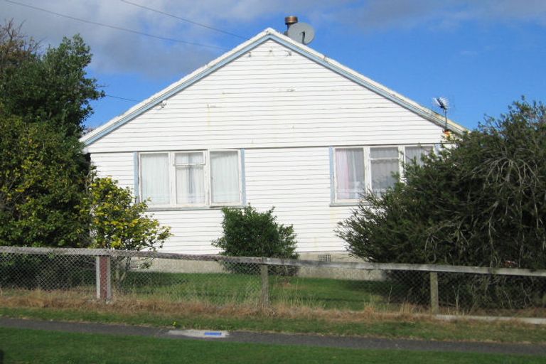 Photo of property in 11 Cumberland Grove, Cannons Creek, Porirua, 5024