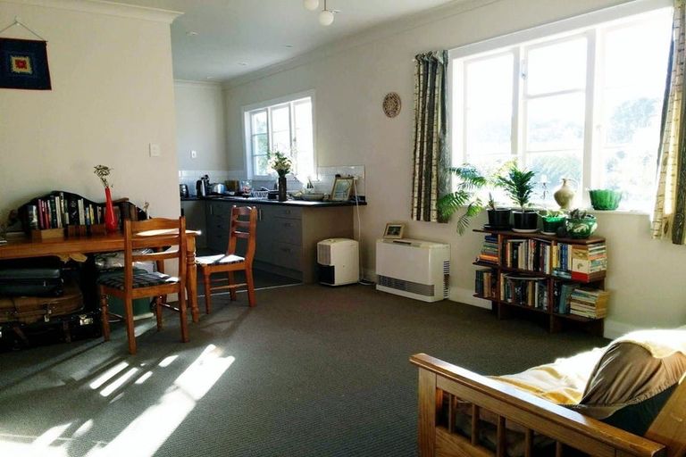 Photo of property in 6 Semeloff Terrace, Aro Valley, Wellington, 6021