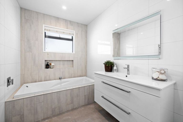 Photo of property in 77 The Esplanade, Westshore, Napier, 4110