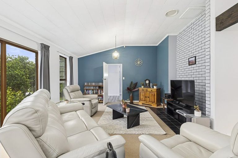 Photo of property in 14 Balliol Drive, Tawa, Wellington, 5028