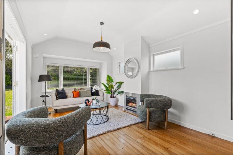 Photo of property in 28 Hanlon Crescent, Narrow Neck, Auckland, 0624