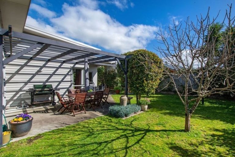 Photo of property in 4 Resolution Place, One Tree Point, 0118