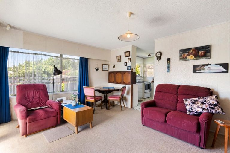 Photo of property in 2/4 Dalwhinnie Parade, Highland Park, Auckland, 2010