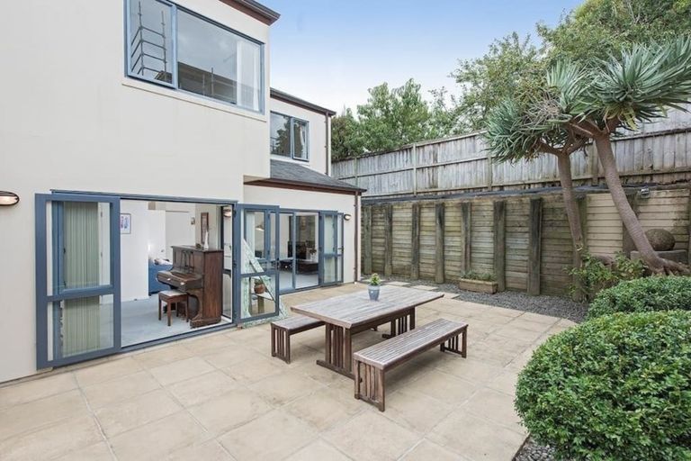 Photo of property in 114 Astley Avenue, New Lynn, Auckland, 0600