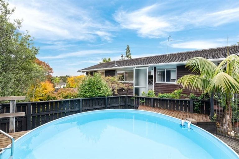 Photo of property in 47 Lantana Road, Green Bay, Auckland, 0604