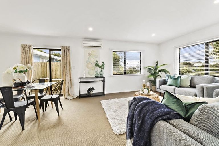 Photo of property in 2 Balmain Street, Newlands, Wellington, 6037