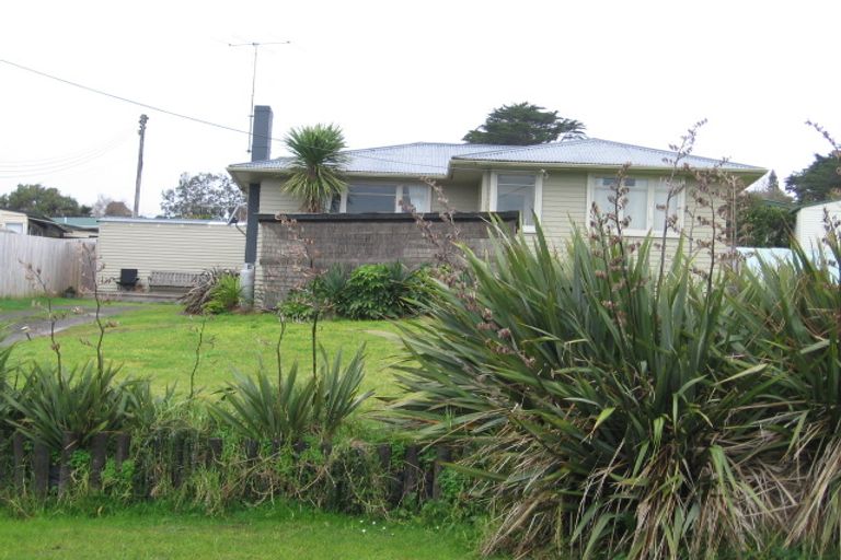 Photo of property in 18 Makiri Street, Helensville, 0800